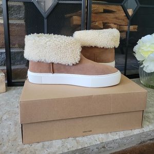 UGG®Women's Lynus Pull On Booties